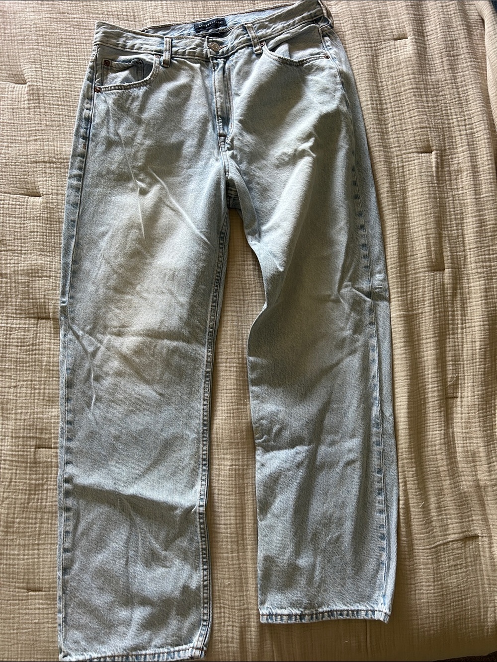 Aeropostale Light Wash High-Rise Straight Jeans